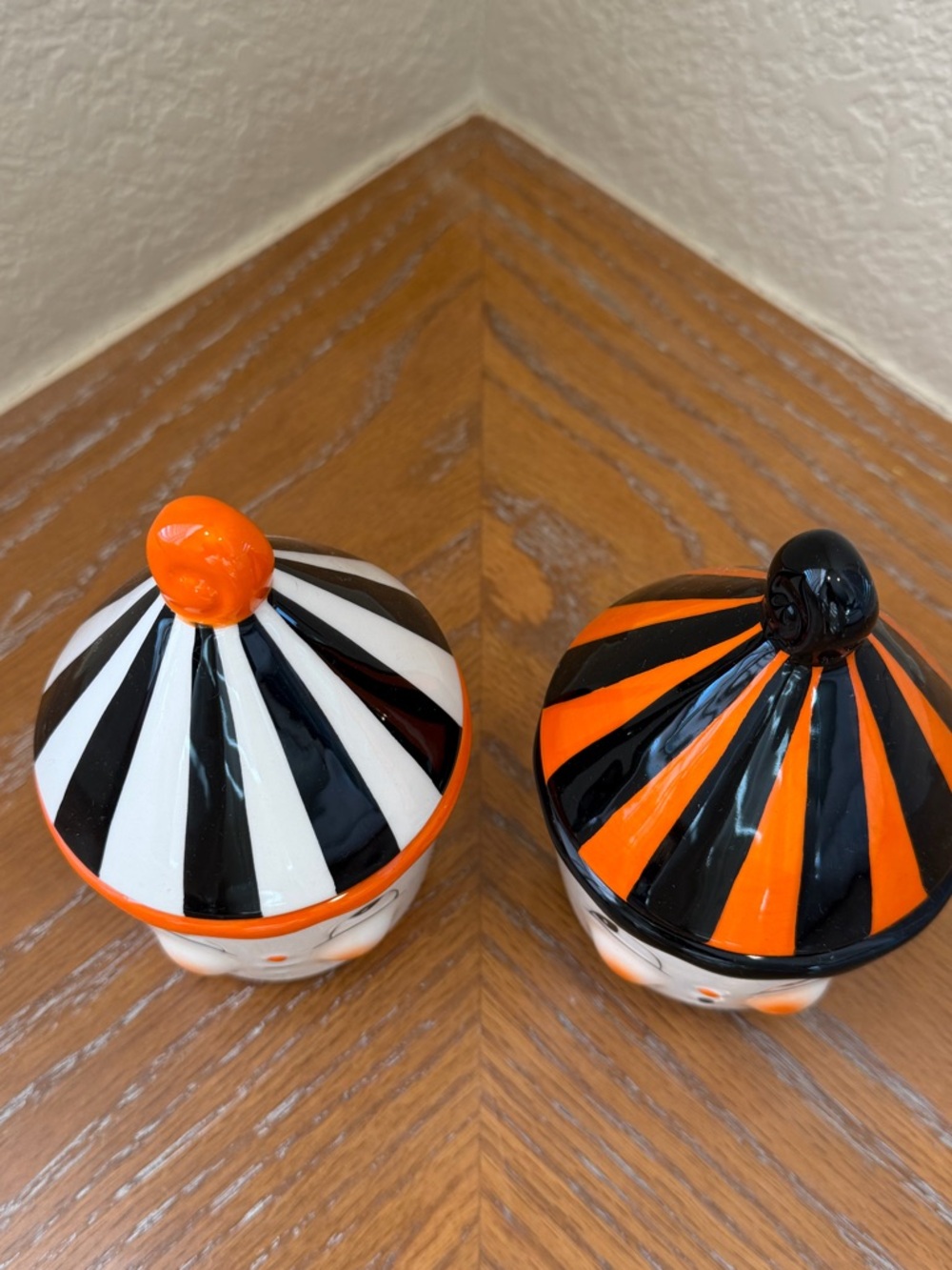 NWOT Johanna Parker Whimsical Orange & Black Ceramic Halloween Trinket Jars - Picture 4 of 11